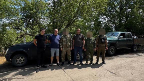 Два автомобиля передали бойцам СВО из Железноводска