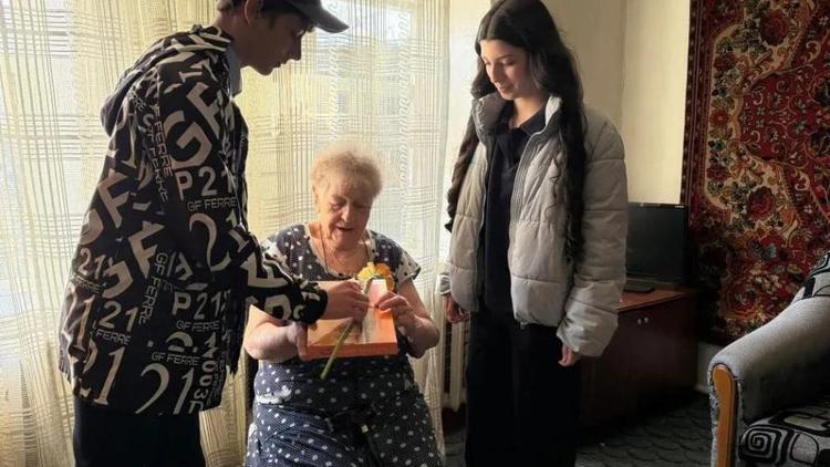 В Ессентуках поздравили горожанок с Днём матери