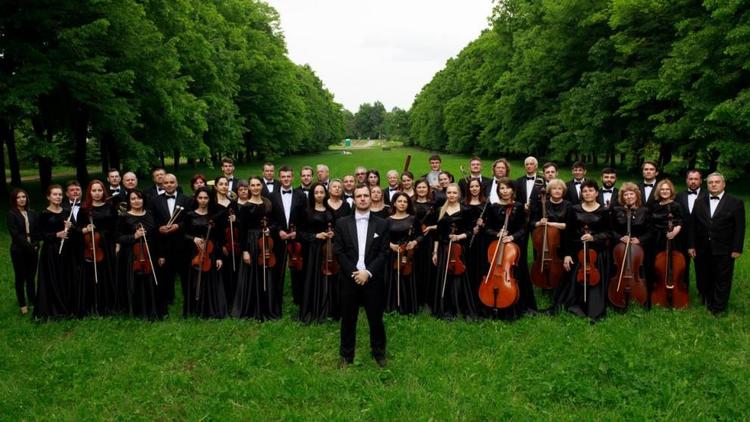 Четыре ярких коллектива и удивительный скрипач завершат очередной сезон Ставропольской государственной филармонии