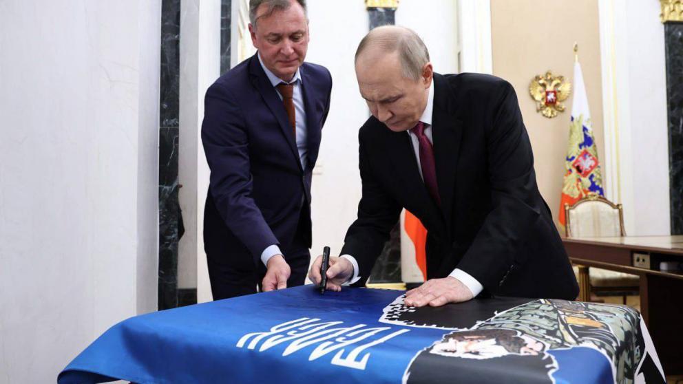 Знамя с напутствием Президента РФ передали казачьей бригаде «Терек»