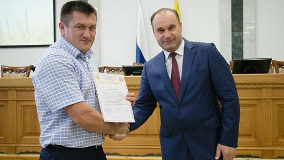 В Ставрополе вручили гранты начинающим фермерам края