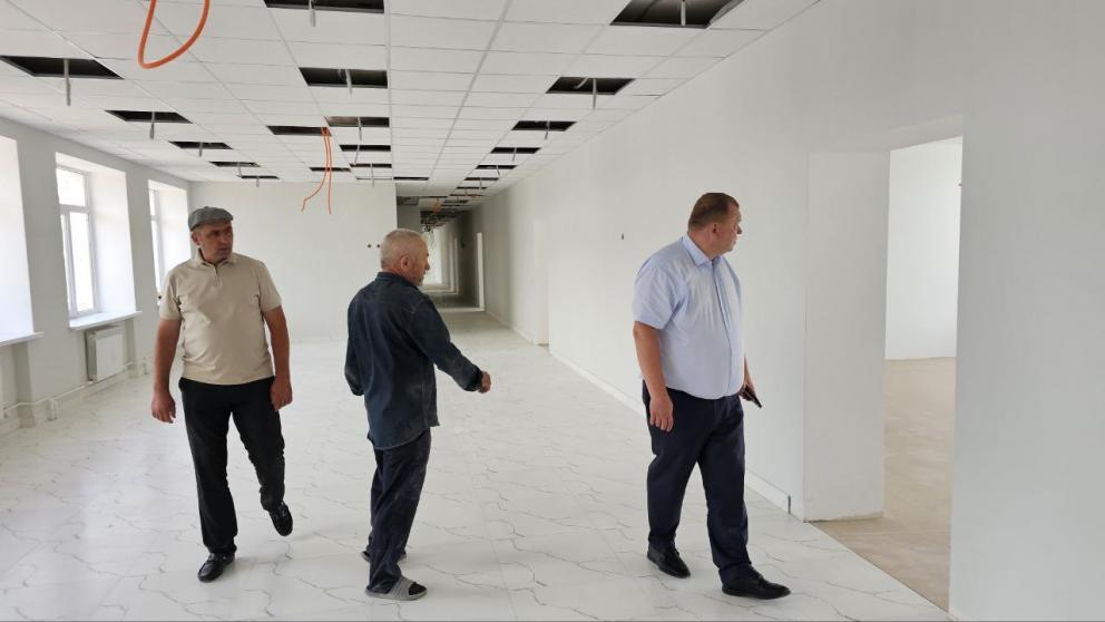 Капремонт школы в станице Суворовской на Ставрополье подходит к завершению