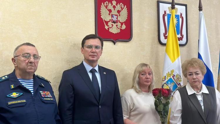 В Кисловодске семьям погибших участников СВО вручили госнаграды