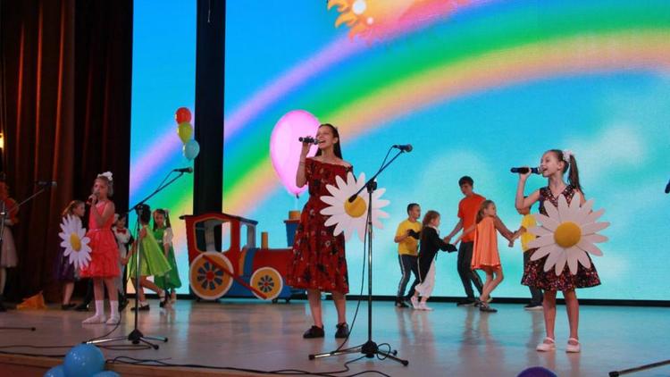 Дети из летних лагерей стали участниками фестиваля к юбилею Ставрополя