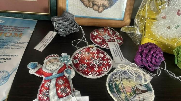 В Петровском округе стартовали новогодние мастер‑классы для детей