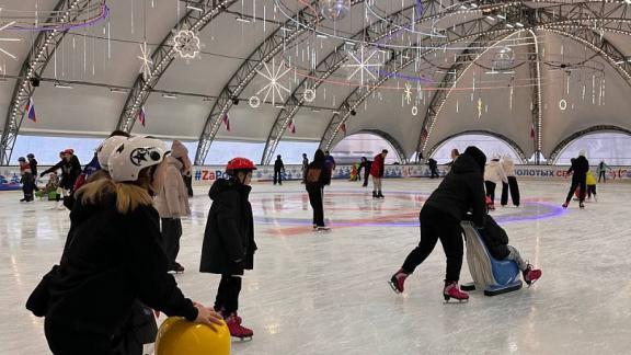 Более 1000 человек посетили новый ледовый каток в Ставрополе за неделю работы
