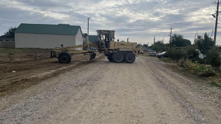 В Зеленокумске стартовал ремонт социально значимой дороги