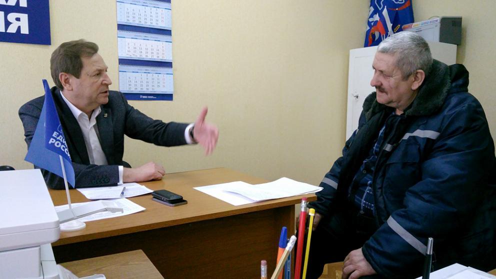 Депутат ГДРФ Михаил Кузьмин разбирался с проблемами жителей Новоселицкого района