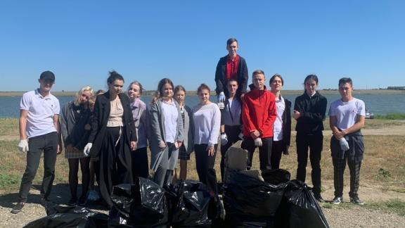 Экологический субботник на берегах озера провели в Будённовском округе Ставрополья