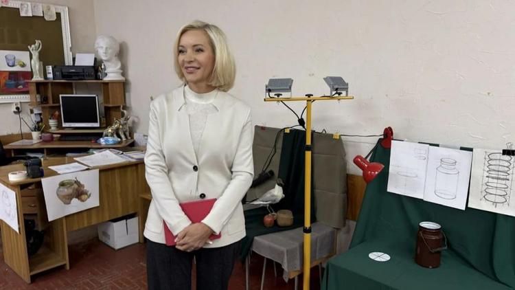 Ольга Казакова встретилась с коллективом Детской художественной школы в Минводах