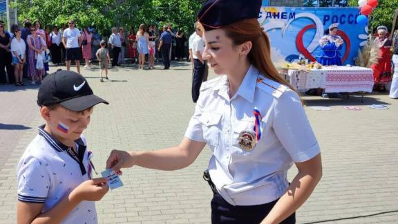 Автоинспекторы провели акцию в селе Курсавка в День России