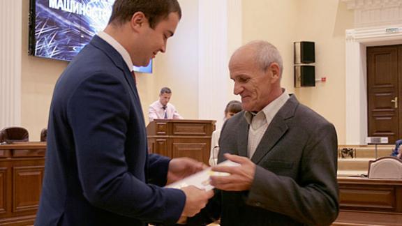 В правительстве Ставропольского края чествовали машиностроителей