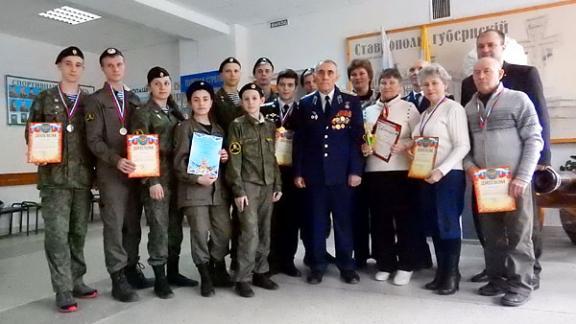 В Ставрополе состязались в стрельбе ветераны и молодые кадеты