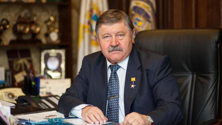 Президент нотариальной палаты Ставрополья поздравил земляков с Днем Конституции