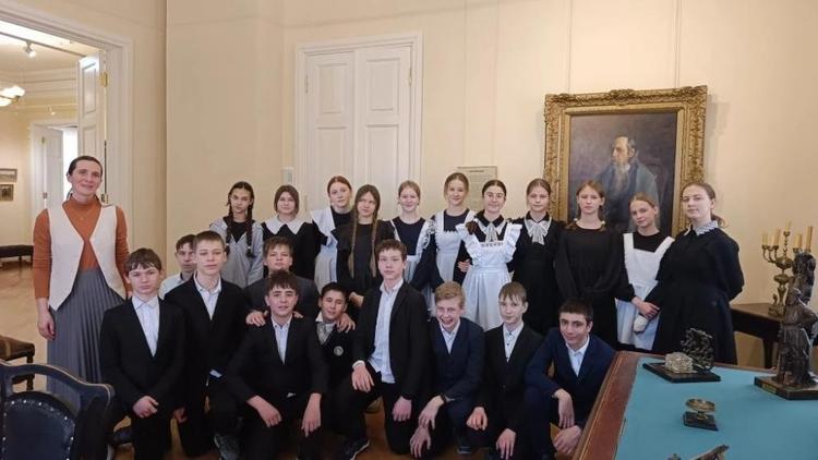 Урок у портрета классика русской литературы провели для школьников музейщики Кисловодска