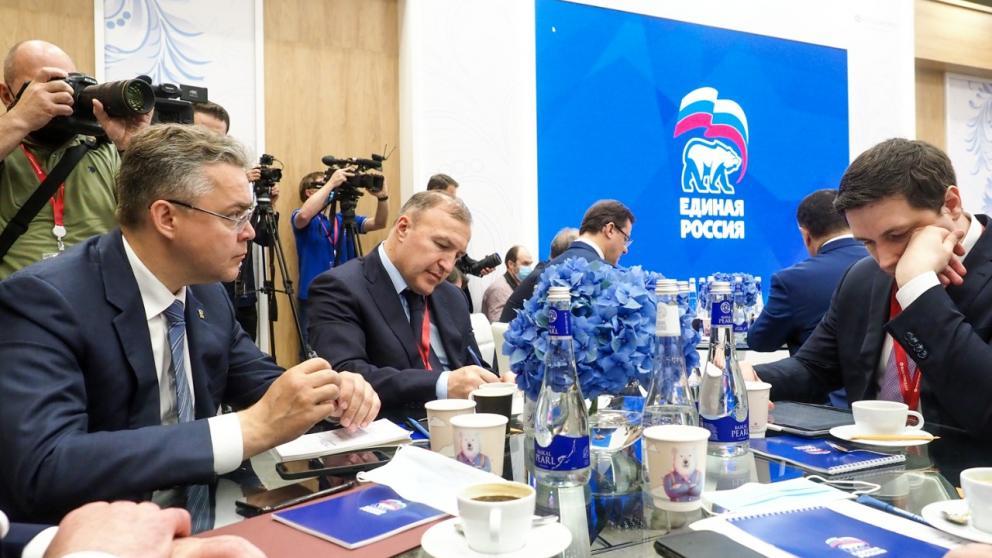 Владимир Владимиров в Санкт-Петербурге принял участие в пленарной сессии «Единой России»