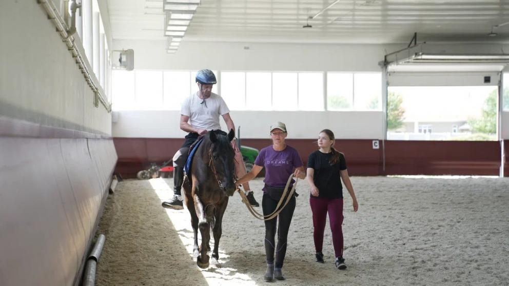 На Ставрополье 30 ветеранов СВО проходят иппотерапию