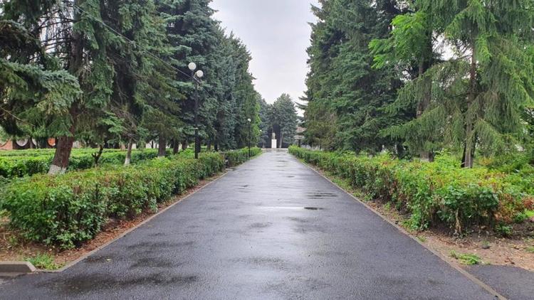 В посёлке Пятигорском на Ставрополье благоустроили прогулочную аллею