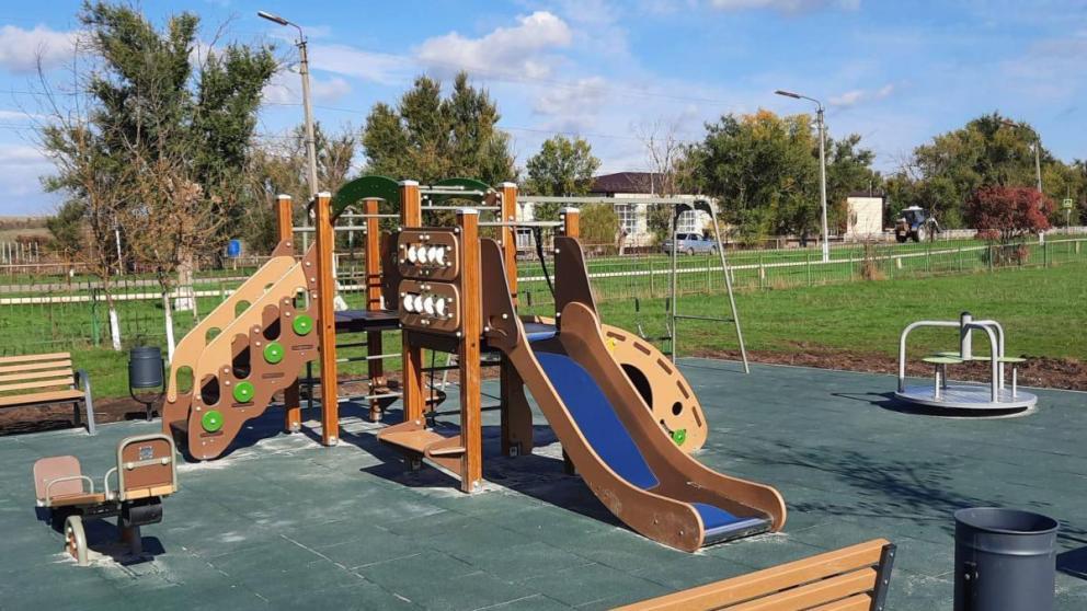 В селе Долиновка открылась новая детская площадка