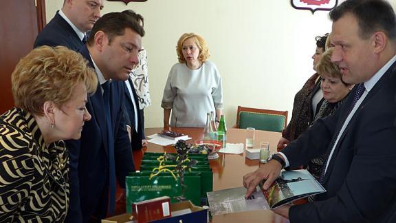 Делегация Донецка в Кисловодске: о розах, детях и войне