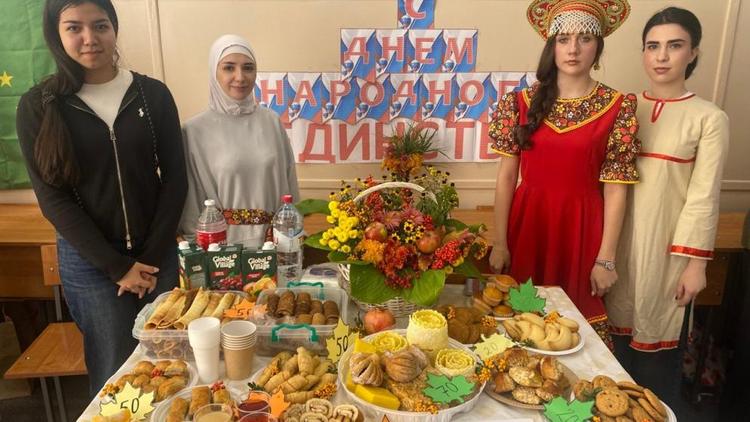 Студенты Пятигорского медколледжа устроили ярмарку в поддержку участников СВО