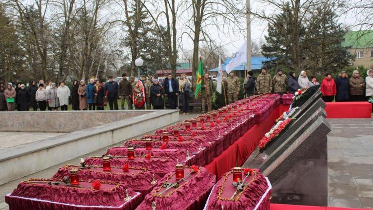 В селе Степновского округа Ставрополья перезахоронили останки воинов