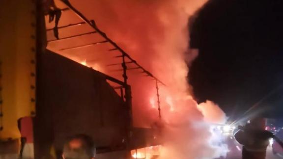 Прицеп фуры сгорел на трассе в Минераловодском округе Ставрополья