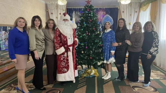 Ставропольские артисты подарили школьникам ЛНР новогоднее настроение