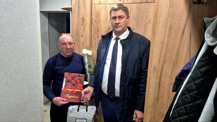 Глава Благодарненского округа навестил семьи погибших бойцов СВО