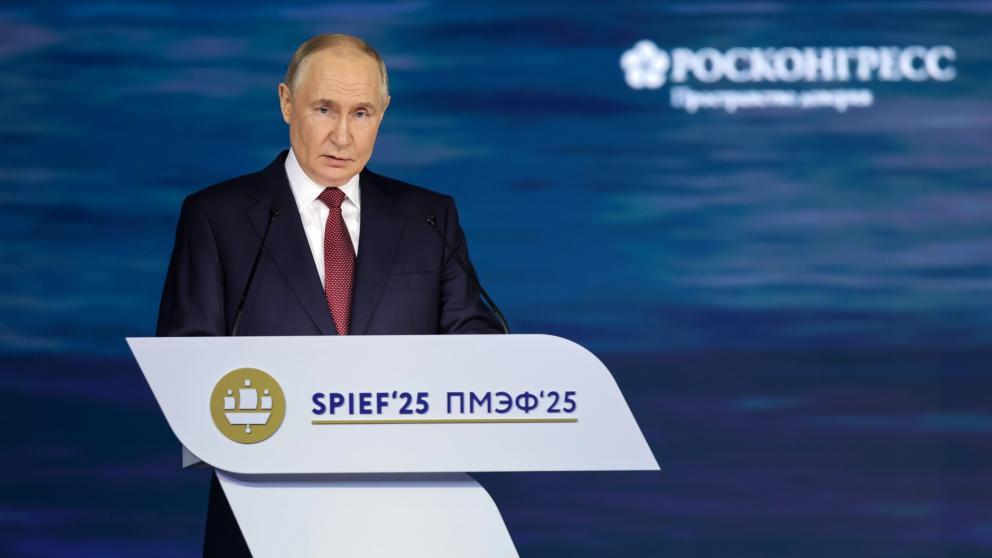 Владимир Путин выступил на пленарном заседании ПМЭФ