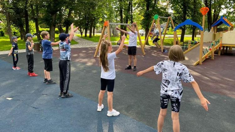 Почти сотня спортивных площадок будет открыта для детского летнего отдыха в Ставрополе