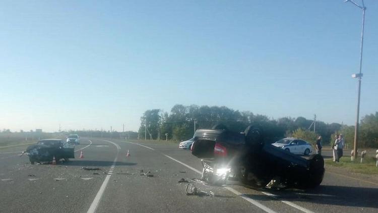 Водитель и пассажир пострадали в ДТП с опрокидыванием авто в Изобильненском округе