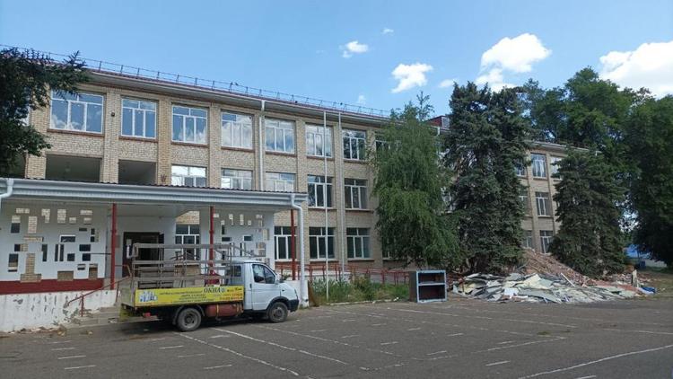 Капремонт в школе № 6 села Спицевка на Ставрополье ведется по графику