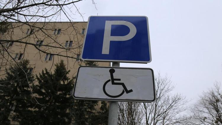 В Ставрополе подвели итоги декабрьских рейдов на парковках для водителей с ОВЗ