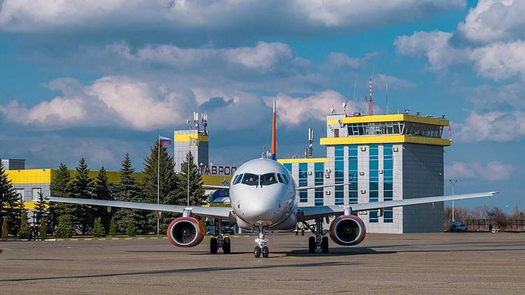 В аэропорту Минеральных Вод полицейские привлекли к ответственности пассажира-дебошира