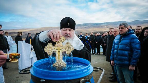Воду Сенгилеевского водохранилища освятили
