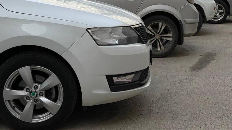 В Ставрополе похитители сняли колёса с люксового автомобиля