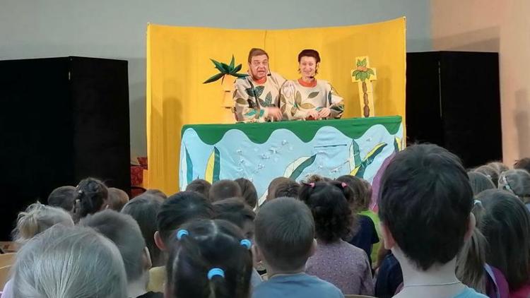 Ставропольский театр кукол показал представление дошколятам в Михайловске