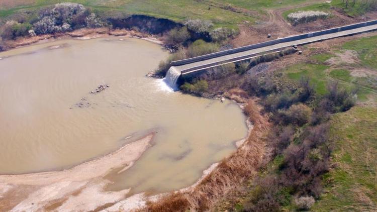 В Шпаковском районе с вертолёта обследовали водоёмы