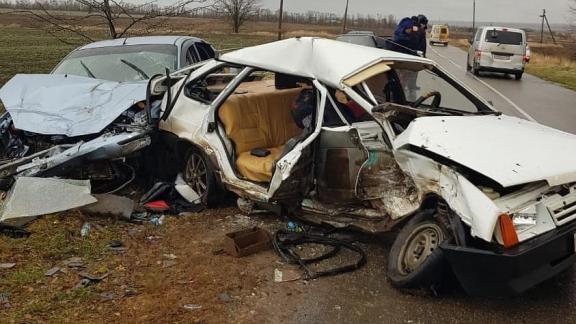 На Ставрополье человек погиб в лобовом столкновении автомобилей