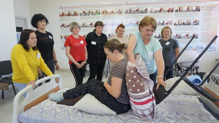 На Ставрополье бесплатные соцуслуги получили более 2 тыс. членов семей участников СВО