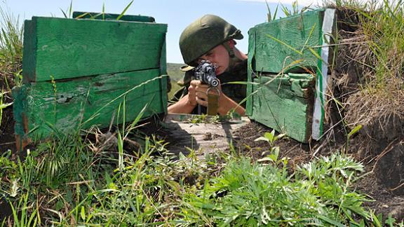 Более 3,5 тысяч человек решили пойти на контрактную службу в ЮВО 2014 году