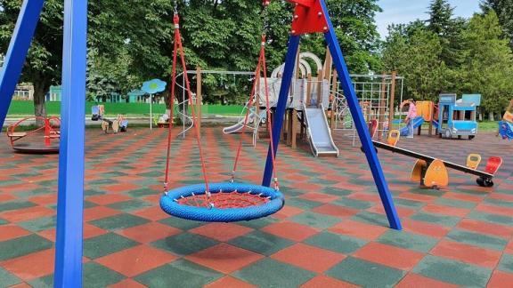 Жители села Казьминского на Ставрополье готовятся к открытию детской игровой площадки