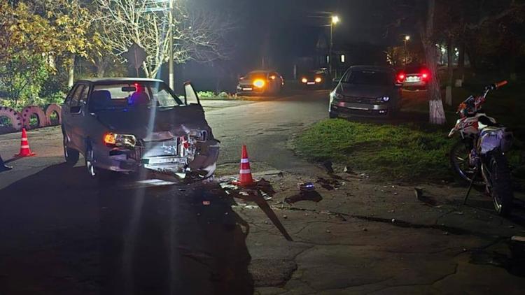 В селе Овощи на Ставрополье машина сбила подростка на питбайке