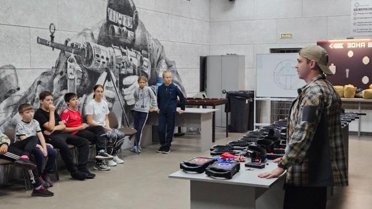 В Ставрополе школьникам рассказали о Дне офицера 