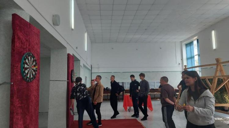В Расшеватском СДК прошли соревнования по дартсу в честь Года защитника Отечества