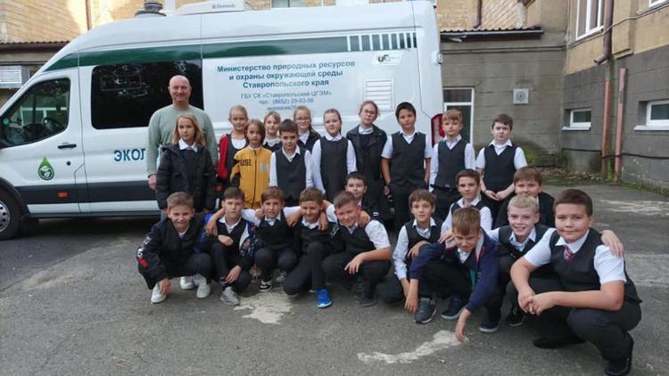 Передвижная эколаборатория Ставрополья организовала открытые уроки в школах
