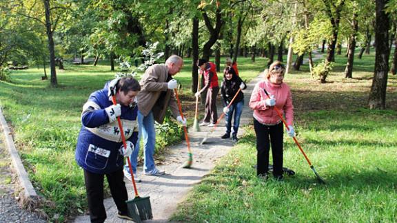 В Невинномысске накануне Дня города провели городской субботник