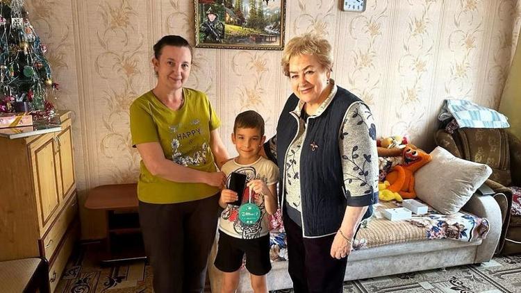 На Ставрополье продолжают исполнять детские мечты с помощью «Ёлки желаний»