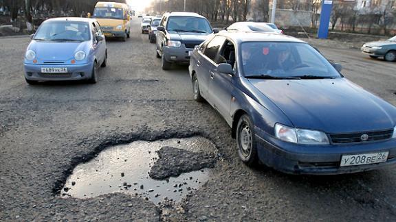 Откуда колдобины на зимней дороге, обсудили в Ставрополе